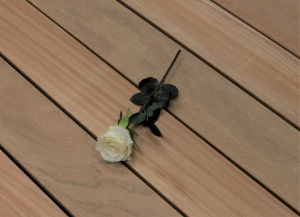 Bangkirai Bretter für die Terrasse, 25 x 145 bis 5490 mm Dielen, glatt, Premium (KD) Holz Terrassendielen